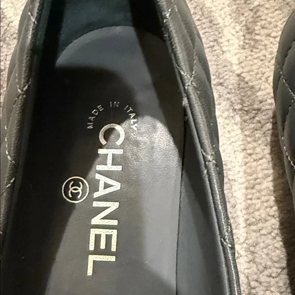 CHANEL Women's Black Quilted Loafers - Picture 5 of 6